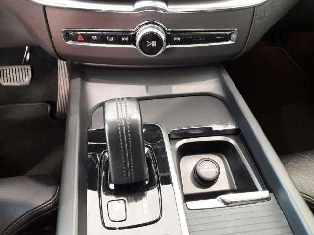 Volvo  B5 D Aut. Momentum Pro AWD +Sitzhzg +RFK