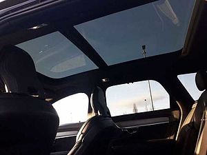 Volvo  D5 AWD Pro Auto. /Panorama-Dach